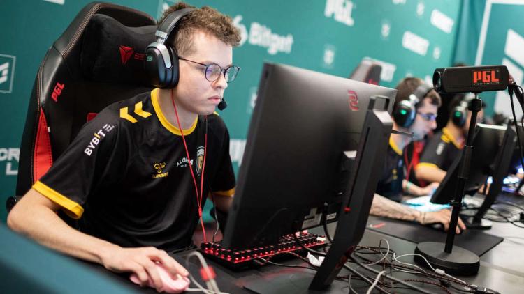 f4 stzin lähti aloituskokoonpanosta Case Esports