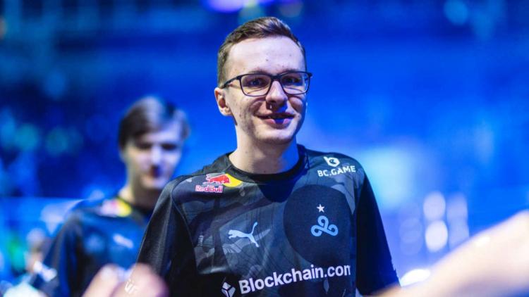 Huhut: Cloud 9 eroaa interz