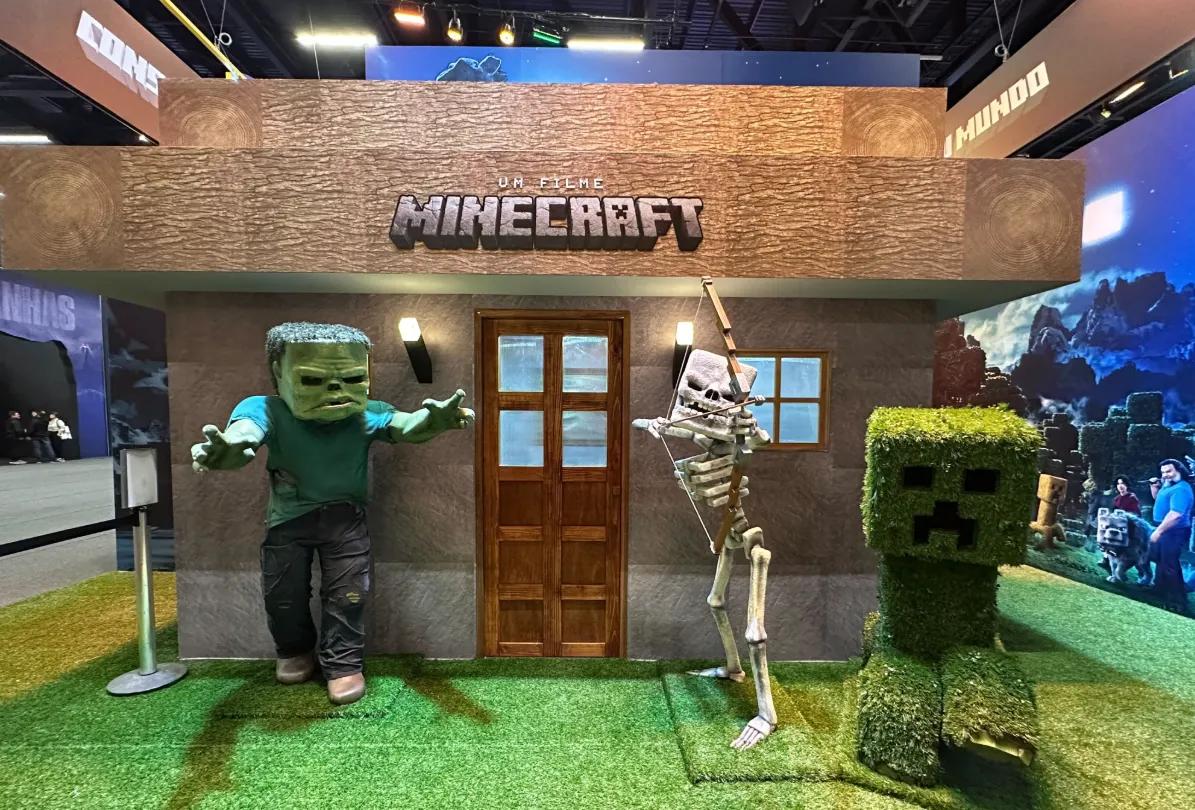 Minecraft-elokuva kantaa vuoden 2025 lipputulot neliön olkapäillään
