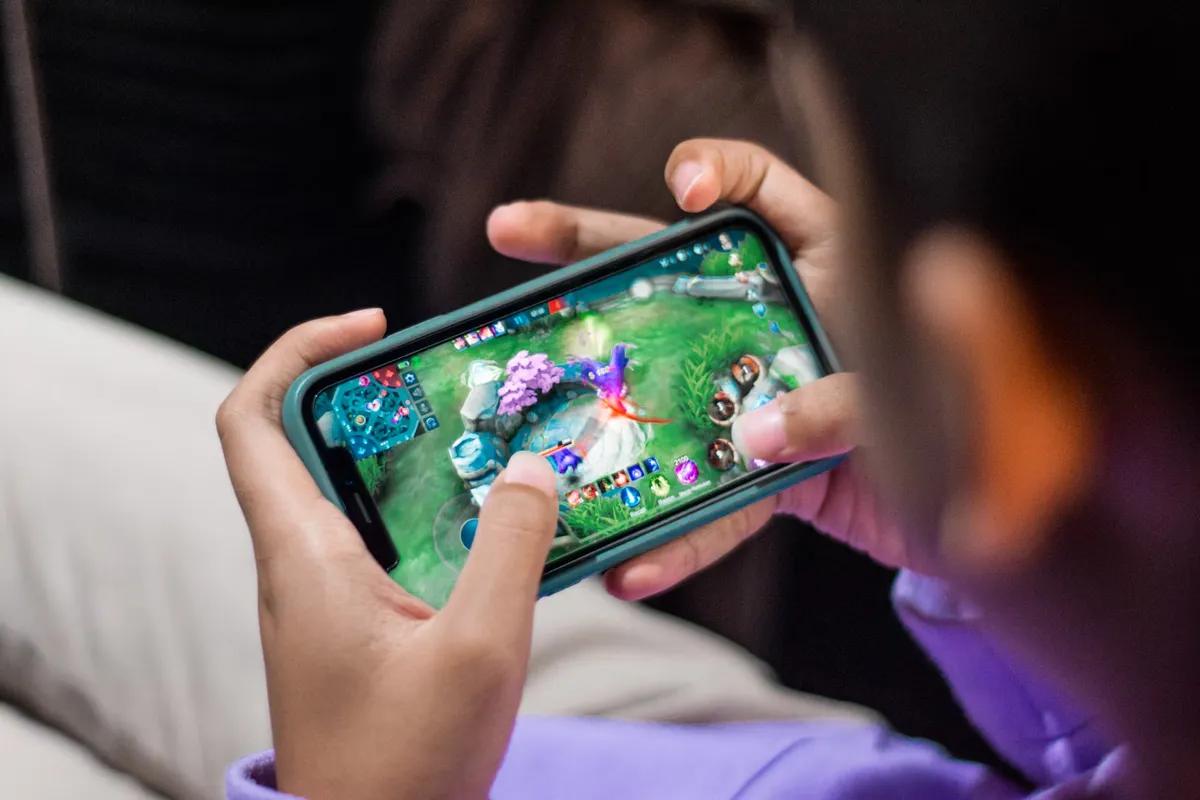 Kuinka tehdä rahaa mobiilipeleillä? 7 parasta mallia rahan tekemiseen