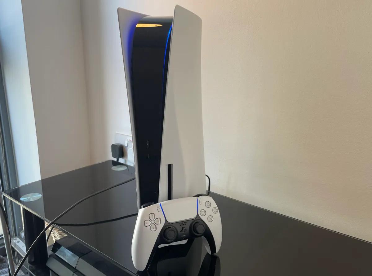 Sony pudottaa PS5:n hintoja heti niiden korottamisen jälkeen