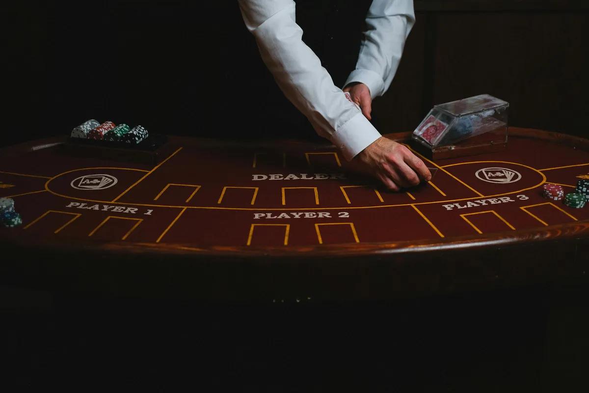 Jännittävimmät kasinopelit - adrenaliinia, strategiaa ja tuuria