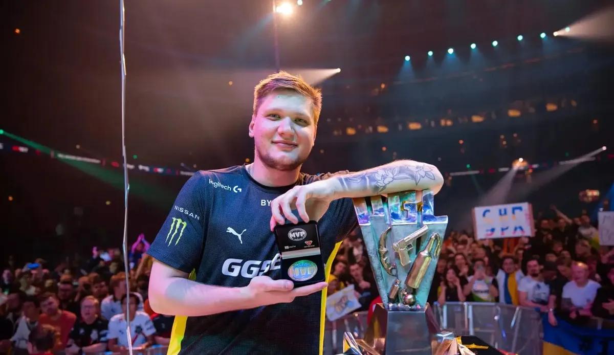 s1mple jättää NAVI:n yhdeksän ikonisen vuoden jälkeen ja tekee sopimuksen BC.Game:n kanssa.