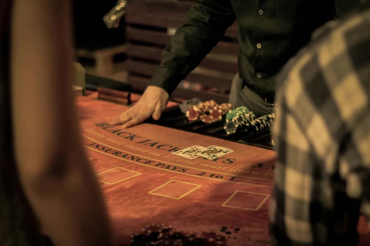 Vedonlyöjän syväsukellus: Kanadan online-blackjackin kertoimien ymmärtäminen.