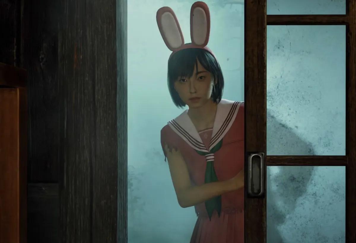 Silent Hill f Pink Rabbit Costume tarjoaa nostalgista helpotusta kauhun keskellä