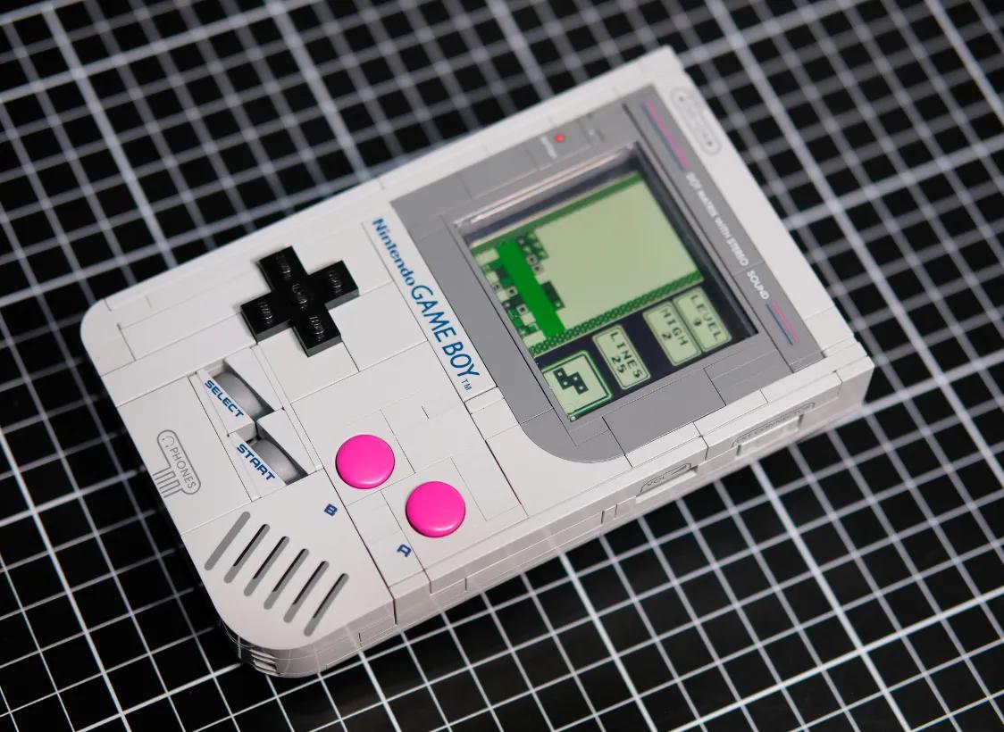 Legon Game Boy -jäljennös modattu oikeaksi toimivaksi konsoliksi