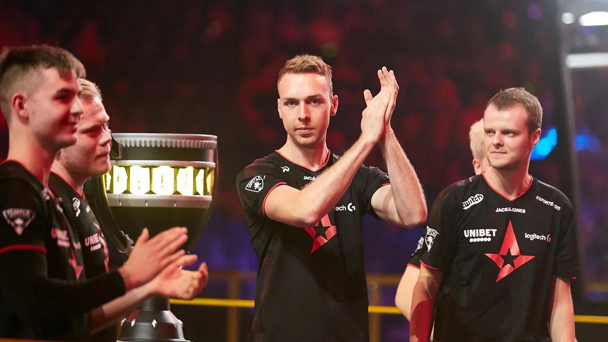 Nelinkertainen Major-mestari Lukas "gla1ve" Rossander lopettaa virallisesti ammattilaisuransa.