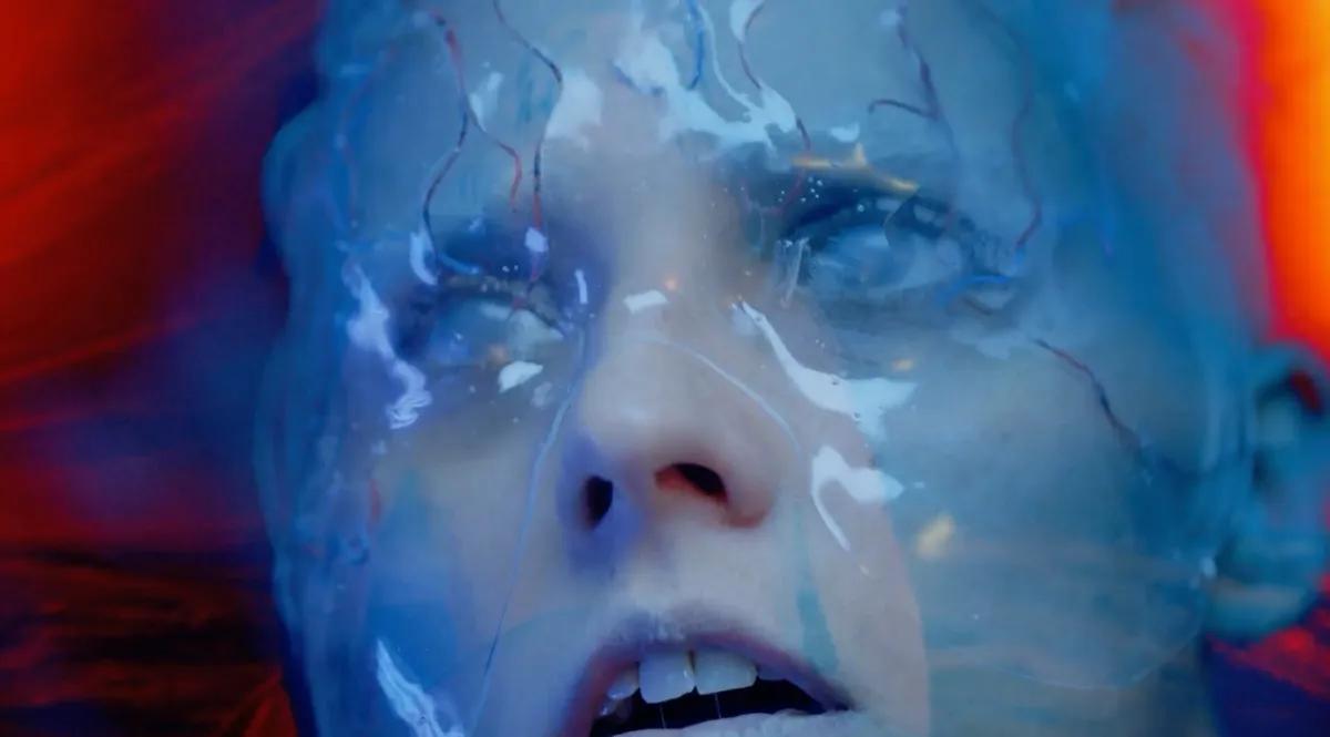 Sleep Awake Review Kaupungin läpi, joka kieltäytyy nukkumasta