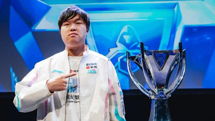 BLG Star Bin sakotti yli $22,000 kieltäytymisestä High-Five Fanit LPL tapahtumassa