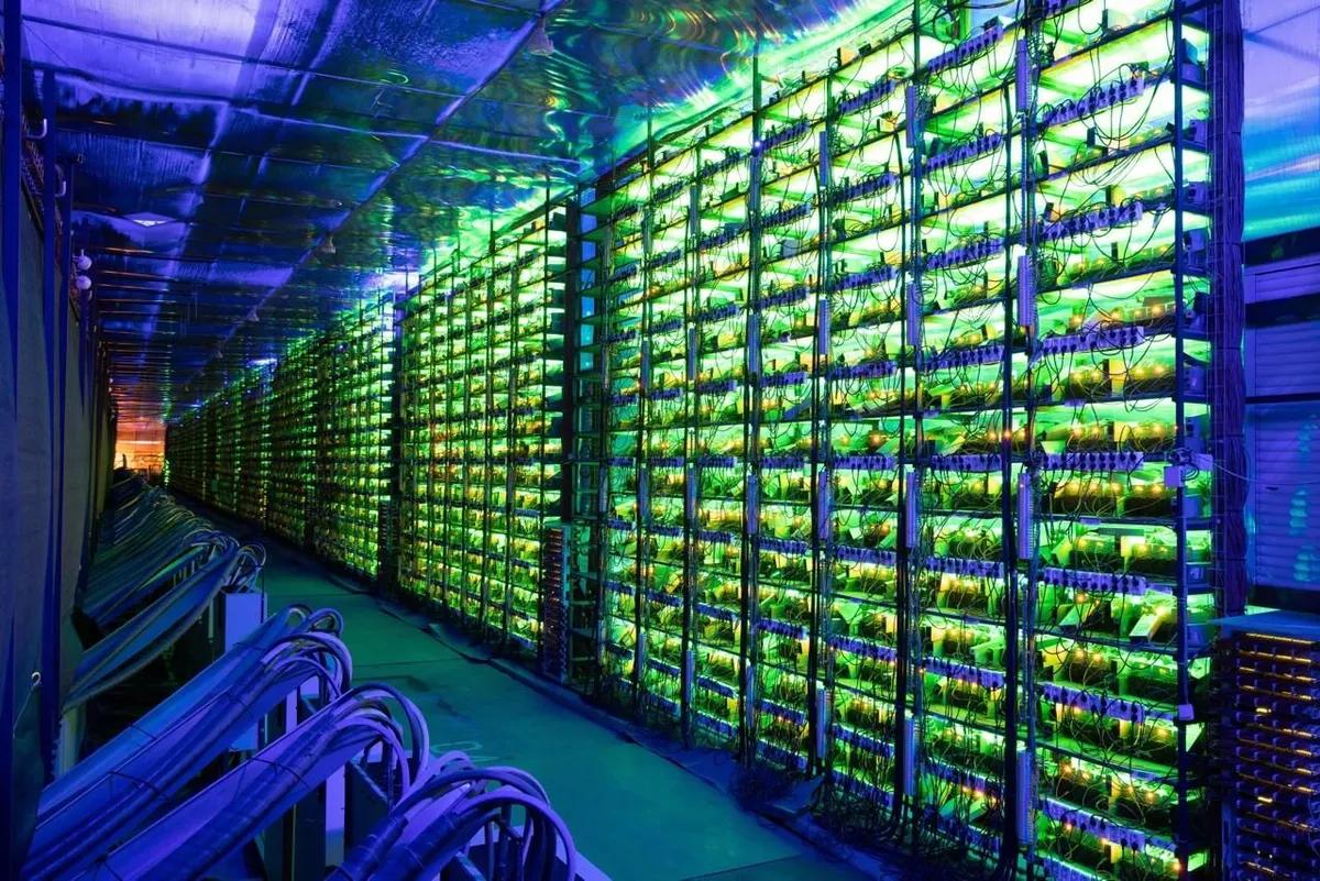 Bitcoin-louhijat paineen alla tuotantokustannusten noustessa markkinahinnan yläpuolelle, pakottaen koko alan konsolidoitumiseen