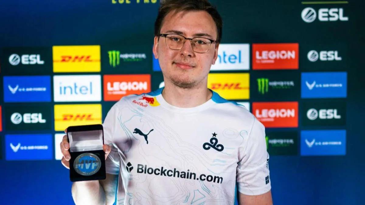 Pelaajat NAVI, Cloud 9 ja FaZe Clan osallistuvat HLTV Award Show 2022-seremoniaan