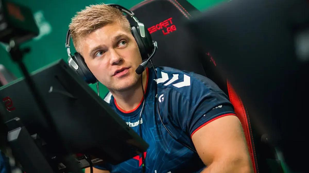 According to information provided by insider Harumi, the organization Astralis plans to replace two players