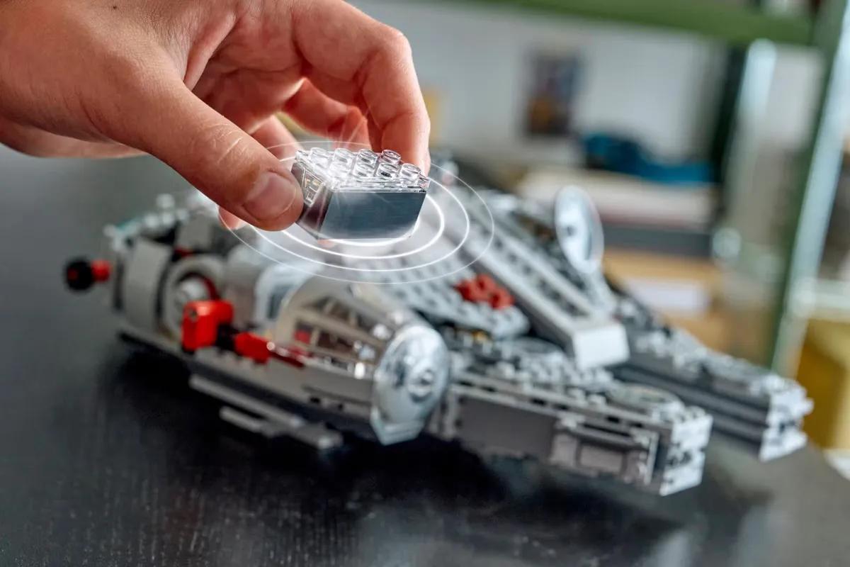 LEGO-fani muuttaa DeLoreanin Millennium Falconiksi